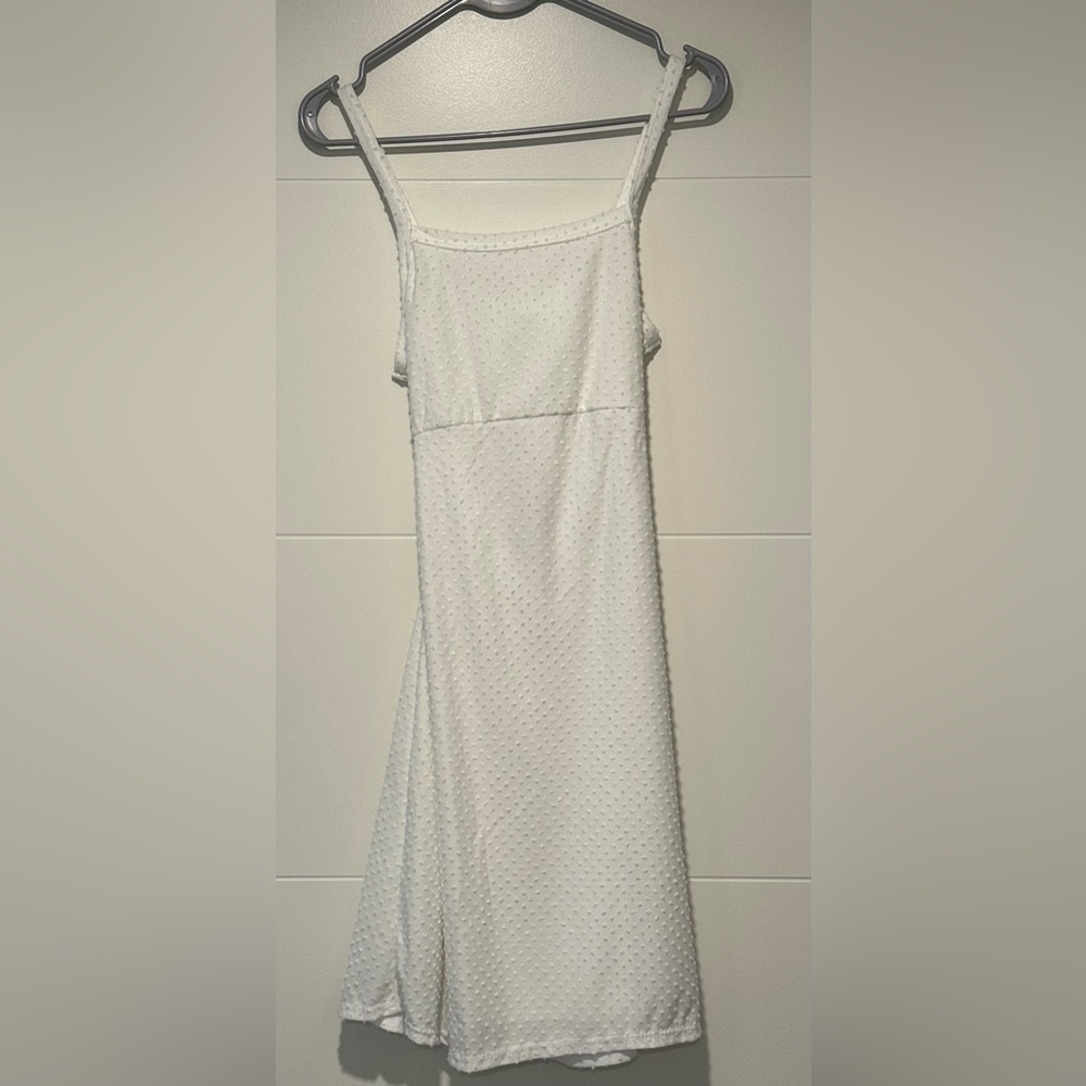 White Textured Women's Mini Dress with Open-Back and Sash Bow